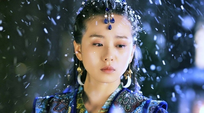 Váy xanh lộng lẫy: Địch Lệ Nhiệt Ba - Lý Thấm ai cũng xinh đẹp mê đắm nhưng xuất sắc nhất là Lưu Thi Thi  - Ảnh 8.