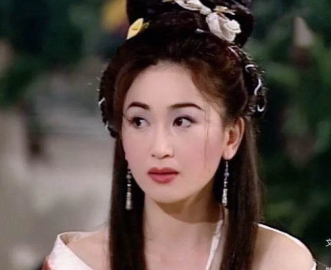 &quot;Mối hận Kim Bình&quot; trên TVB: Ôn Bích Hà là Phan Kim Liên dâm đãng nhưng tắm chung nhạy cảm mới gây sốc nhất  - Ảnh 8.