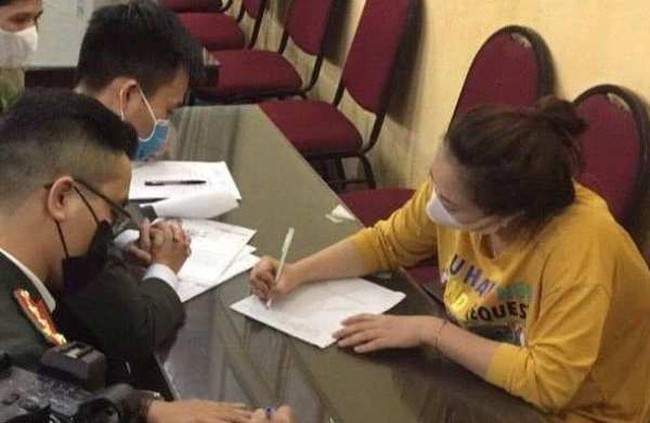 Hà Nội: Cô gái bán hàng online bị phạt 12,5 triệu đồng vì đăng tin nữ bệnh nhân 17 dự khai trương  - Ảnh 1.