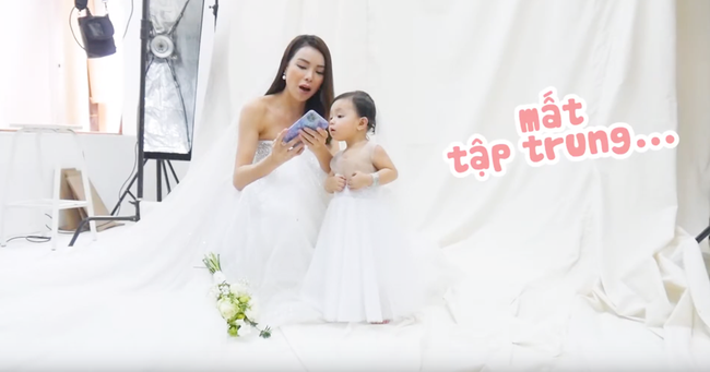 Sau khi khoe đất tiền tỷ, Trà Ngọc Hằng tung Vlog chụp ảnh cưới cùng con gái - Ảnh 7.