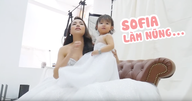 Sau khi khoe đất tiền tỷ, Trà Ngọc Hằng tung Vlog chụp ảnh cưới cùng con gái - Ảnh 10.