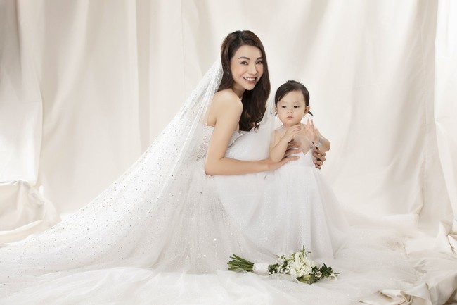 Sau khi khoe đất tiền tỷ, Trà Ngọc Hằng tung Vlog chụp ảnh cưới cùng con gái - Ảnh 4.