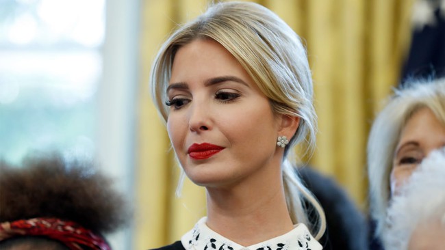 Tự nguyện làm việc ở nhà vì dịch Covid-19, &quot;nữ thần&quot; Ivanka Trump chia sẻ tấm hình vui đùa cùng con nhỏ nhưng bị điểm trừ lớn vì lý do không ngờ - Ảnh 1.