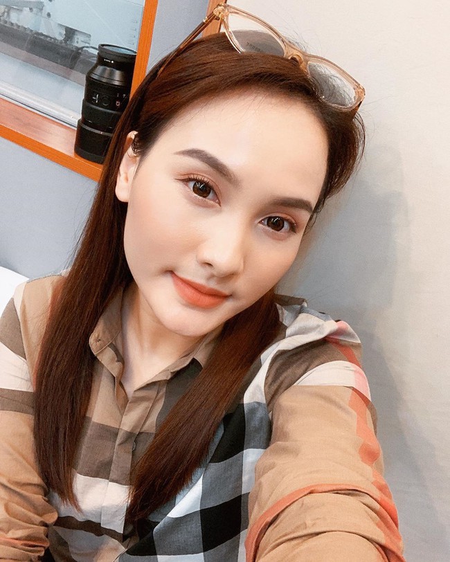 Bảo Thanh viết: L&acirc;u lẩu lầu l&acirc;u rồi anh ấy mới cho đi l&agrave;m. Đi l&agrave;m x&iacute;u nhẹ v&agrave; xong xu&ocirc;i vẫn khẩu trang + diệt khuẩn cẩn thận.