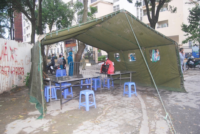 Hà Nội: Đã có 240 du học sinh về khu cách ly tập trung Pháp Vân, người thân tiếp tế thực phẩm  - Ảnh 4.