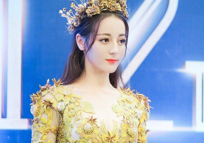 4 Nữ thần Kim Ưng đình đám nhất: Địch Lệ Nhiệt Ba vướng scandal mua giải, Triệu Lệ Dĩnh - Lưu Thi Thi đẹp mê mẩn  - Ảnh 3.