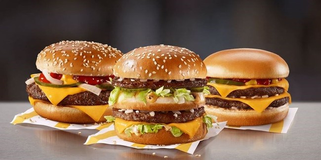 McDonald's gây sửng sốt với quảng cáo môi hôn ngọt ngào, nhìn ra sự thật vừa tức vừa buồn cười! - Ảnh 3.