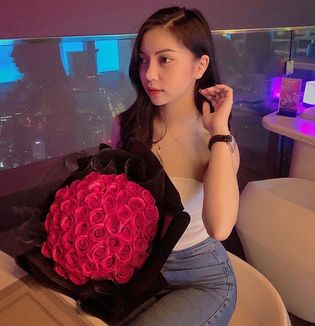 Nhật Lê buồn bã than vãn giữa đêm: "Hãy tự yêu chính mình", fans xôn xao đồn đoán lẽ nào lại "toang" với Quang Hải? - Ảnh 1. Nhật Lê buồn bã than vãn giữa đêm: "Hãy tự yêu chính mình", fans xôn xao đồn đoán lẽ nào lại "toang" với Quang Hải? - Ảnh 1.