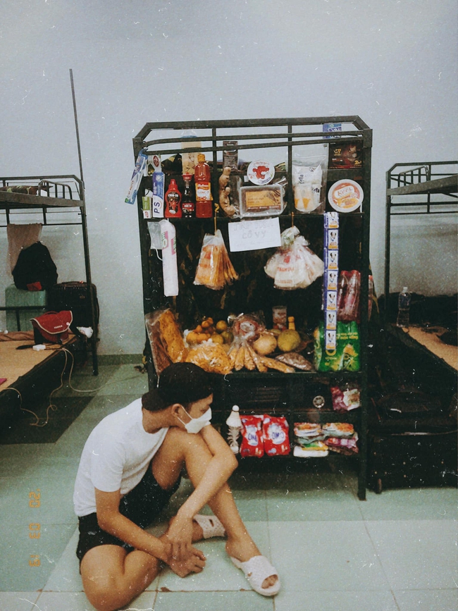 Độc đáo tiệm tạp hóa Cô Vy giữa khu cách ly của chàng Việt kiều, tưởng kinh doanh kiếm lời ai ngờ lại là cách để nhớ về một thời thơ ấu - Ảnh 3.