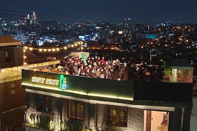 &quot;Itaewon Class&quot;: Loạt ảnh tiệc mừng công vui nhộn và hé lộ kỷ lục khủng mà tập cuối mang lại - Ảnh 10.