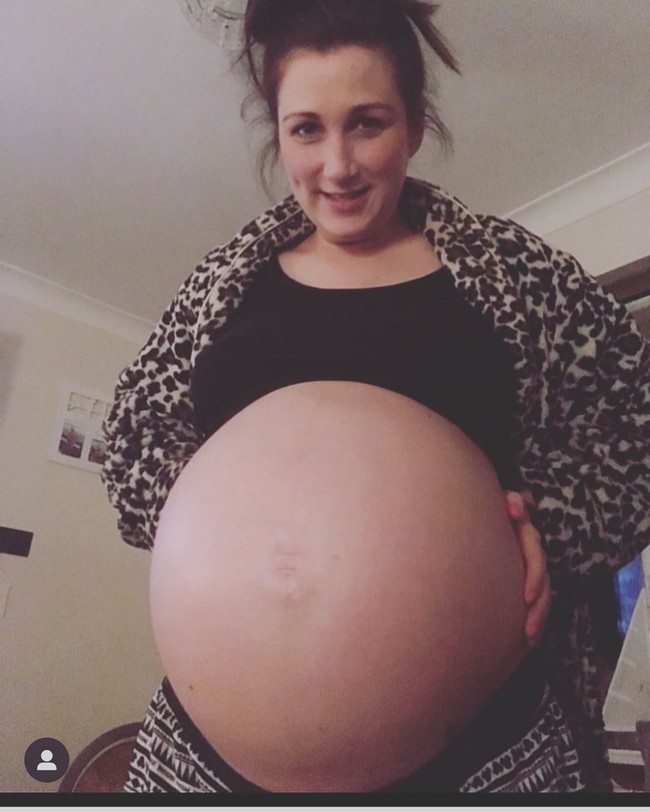 Hình ảnh bụng bầu mang thai đôi, thai ba là minh chứng cho thấy mẹ đã mạnh mẽ như thế nào, khiến nhiều ai nhìn thôi cũng thấy xót xa - Ảnh 5.