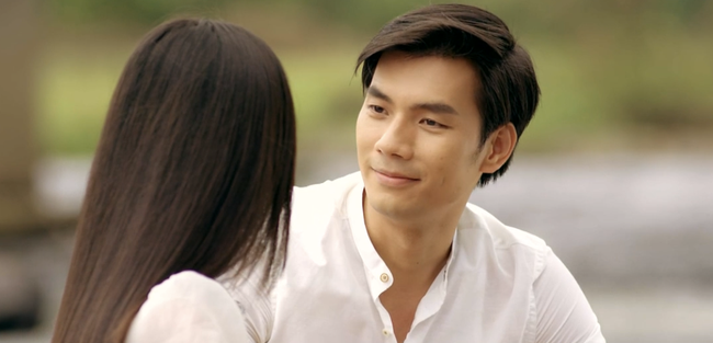 &quot;Tình yêu và tham vọng&quot; tập 1 ngập drama: Nam chính người yêu chết mẹ ung thư, nữ chính sống như cổ tích Tấm - Cám - Ảnh 4.