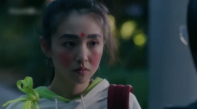 "Lê hấp đường phèn" đạt No.1 bảng vàng rating, Douban cực khủng, nữ chính Ngô Thiến từ xinh đẹp trở nên xấu xí - Ảnh 8. "Lê hấp đường phèn" đạt No.1 bảng vàng rating, Douban cực khủng, nữ chính Ngô Thiến từ xinh đẹp trở nên xấu xí - Ảnh 8.