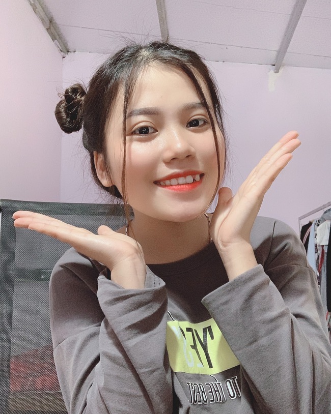 Con gái bà Tân Vlog lại một lần nữa bị dân mạng "bóc" vì làm đồ ăn mất vệ sinh - Ảnh 6. Con gái bà Tân Vlog lại một lần nữa bị dân mạng "bóc" vì làm đồ ăn mất vệ sinh - Ảnh 6.