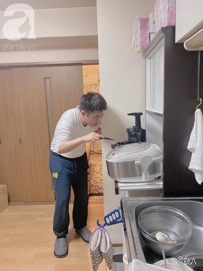 Cô gái Việt bị ung thư và mối tình với “ông chú” người Nhật: Người đàn ông 40 tuổi từng khóc nức nở vì nấu cháo cho người yêu không thành! - Ảnh 3. Cô gái Việt bị ung thư và mối tình với “ông chú” người Nhật: Người đàn ông 40 tuổi từng khóc nức nở vì nấu cháo cho người yêu không thành! - Ảnh 3.