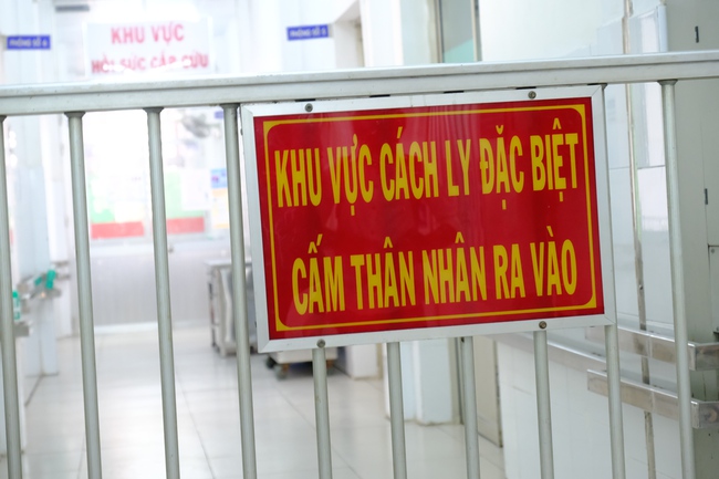 Gia đình nghệ sĩ Lý Huỳnh, Lý Hùng tặng Bệnh viện Chợ Rẫy máy thở 500 triệu đồng để phòng chống Covid-19 - Ảnh 3. Gia đình nghệ sĩ Lý Huỳnh, Lý Hùng tặng Bệnh viện Chợ Rẫy máy thở 500 triệu đồng để phòng chống Covid-19 - Ảnh 3.