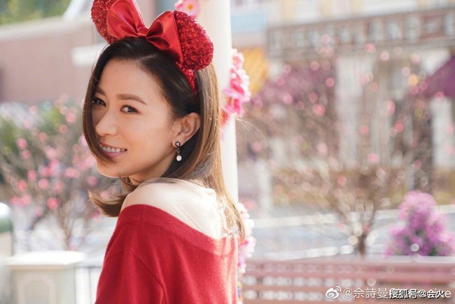 Đăng ảnh đẹp sương sương ở tuổi 45, "Nhàn Phi" Xa Thi Mạn lại bị dân mạng soi ra điểm kỳ lạ này ở bàn chân - Ảnh 3. Đăng ảnh đẹp sương sương ở tuổi 45, "Nhàn Phi" Xa Thi Mạn lại bị dân mạng soi ra điểm kỳ lạ này ở bàn chân - Ảnh 3.