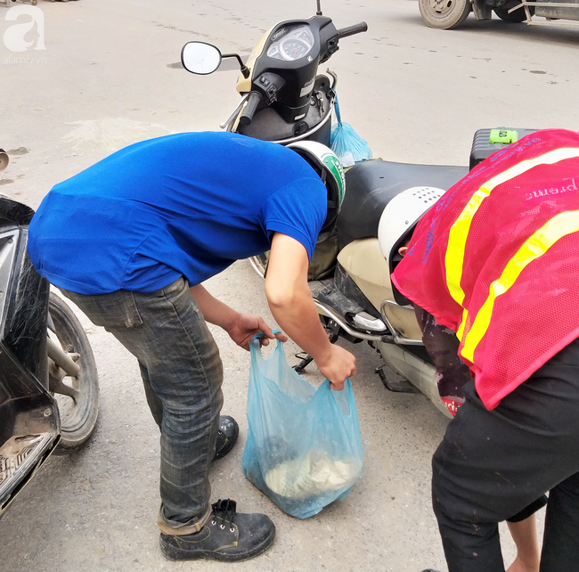 Hà Nội: Kiểm tra y tế tất cả những người qua cổng vào khu đô thị - Ảnh 3.