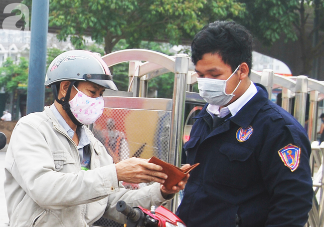 Hà Nội: Kiểm tra y tế tất cả những người qua cổng vào khu đô thị - Ảnh 19.