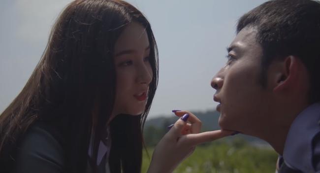 Nancy (MOMOLAND) làm gái lẳng lơ trong phim mới, đóng vai phản diện nhưng vẫn "ăn đứt" dàn diễn viên chính - Ảnh 5. Nancy (MOMOLAND) làm gái lẳng lơ trong phim mới, đóng vai phản diện nhưng vẫn "ăn đứt" dàn diễn viên chính - Ảnh 5.