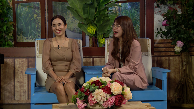 Thanh Trần lần đầu xuất hiện trên truyền hình cùng mẹ ruột U50 mà lại trẻ như 2 chị em - Ảnh 5.