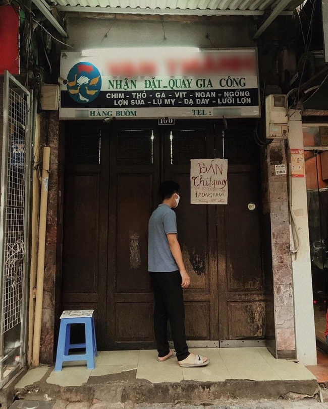 Phải đóng cửa phòng dịch, cửa hàng vịt quay có tiếng phố Hàng Buồm có cách biến như tấu hài khiến dân tình cười không ngớt - Ảnh 2. Phải đóng cửa phòng dịch, cửa hàng vịt quay có tiếng phố Hàng Buồm có cách biến như tấu hài khiến dân tình cười không ngớt - Ảnh 2.