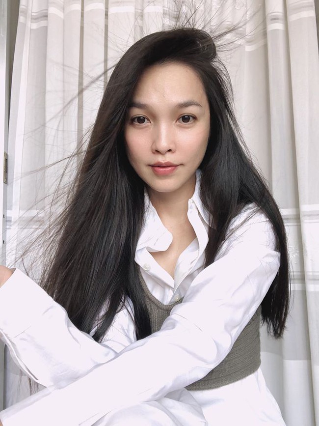 Hiền Thục nhắn nhủ: Tuyệt đối đừng viết nhật k&iacute; nha mọi người, c&agrave;ng kh&ocirc;ng đọc nhật k&iacute; của con c&aacute;i m&igrave;nh nha. Tổn thương lắm.
