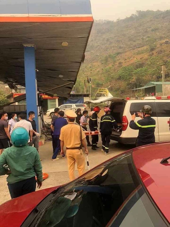 Lai Châu: Xe tải lao vào cây xăng làm 1 người tử vong, 5 người thương - Ảnh 1.