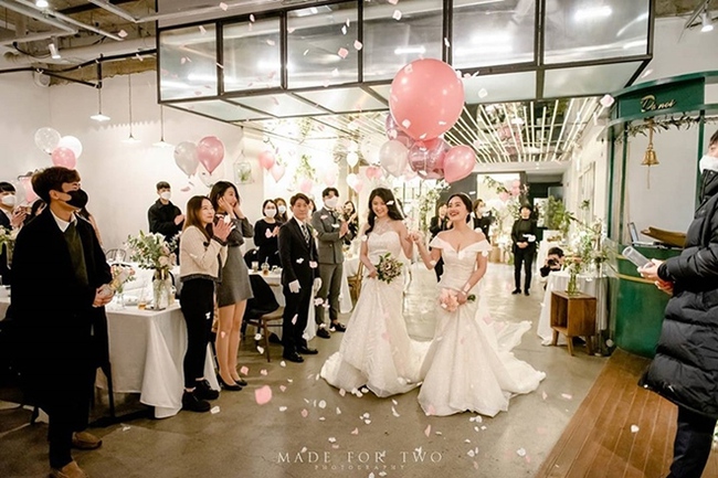 Đám cưới của cặp đôi Hàn Quốc gây chú ý, đến khi thấy mặt hai nhân vật chính, ai cũng phải ngỡ ngàng - Ảnh 3.