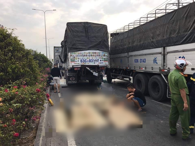 TP.HCM: 3 nạn nhân mắc kẹt trong cabin vụ tai nạn kinh hoàng trên quốc lộ 1 đã tử vong, là người một nhà - Ảnh 2. TP.HCM: 3 nạn nhân mắc kẹt trong cabin vụ tai nạn kinh hoàng trên quốc lộ 1 đã tử vong, là người một nhà - Ảnh 2.