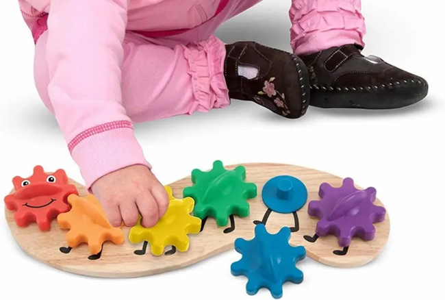 Gợi ý 10 món đồ chơi hấp dẫn và “kích thích” dành cho bé 0-2 tuổi - Ảnh 3.