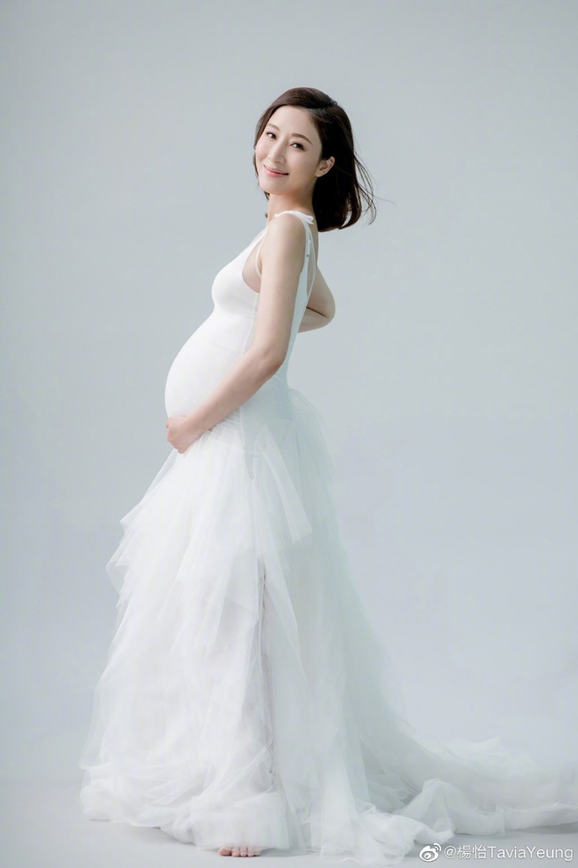 Dương Di khoe bộ ảnh chụp khi mang thai, đồng thời tiết lộ giới tính của em bé - Ảnh 3.