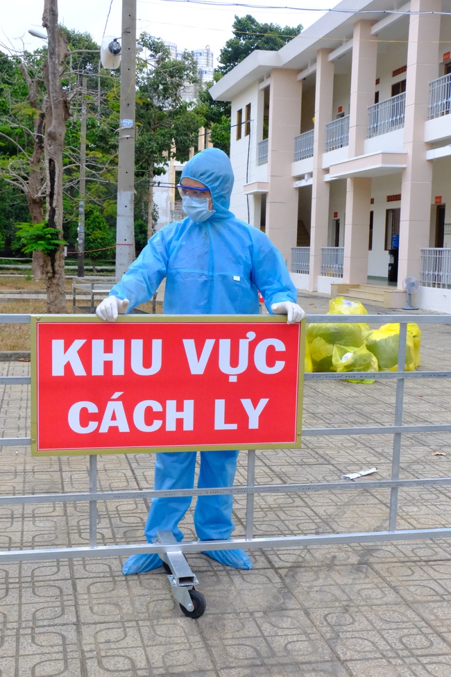 'Ổ dịch' bar Buddha vẫn c&ograve;n h&agrave;ng chục người chờ kết quả x&eacute;t nghiệm Covid-19 - Ảnh 3.