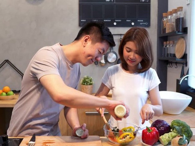 Vay nợ ngân hàng 400 triệu mua đất xây nhà, cặp vợ chồng trẻ ngày đi làm công ty, tối chạy xe ôm kiếm tiền trả nợ nhưng vẫn thấy hạnh phúc - Ảnh 2. Vay nợ ngân hàng 400 triệu mua đất xây nhà, cặp vợ chồng trẻ ngày đi làm công ty, tối chạy xe ôm kiếm tiền trả nợ nhưng vẫn thấy hạnh phúc - Ảnh 2.