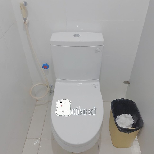 Chàng trai chia sẻ cảnh tượng đáng sợ nhất khi bước vào WC công ty, ai xem xong ảnh cũng ngã ngửa vì từng gặp trường hợp tương tự! - Ảnh 1.