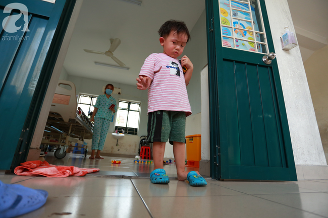 Cận cảnh phụ nữ, trẻ em Hàn Quốc sinh hoạt trong khu cách ly tập trung ở TP.HCM - Ảnh 6.