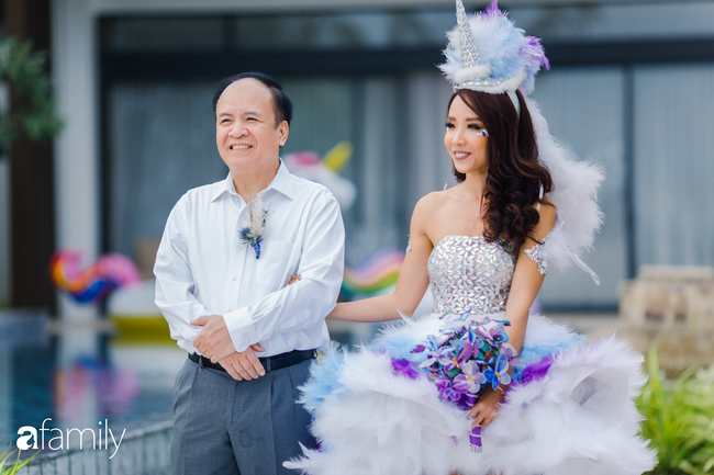 My Lan Nguyễn - Cô gái có cuộc tình như mơ từ FB và sự "đấu tranh" với phụ huynh để mặc váy cưới đuôi cá màu tím, đội sừng Unicorns trong hôn lễ của chính mình - Ảnh 24. My Lan Nguyễn - Cô gái có cuộc tình như mơ từ FB và sự "đấu tranh" với phụ huynh để mặc váy cưới đuôi cá màu tím, đội sừng Unicorns trong hôn lễ của chính mình - Ảnh 24.