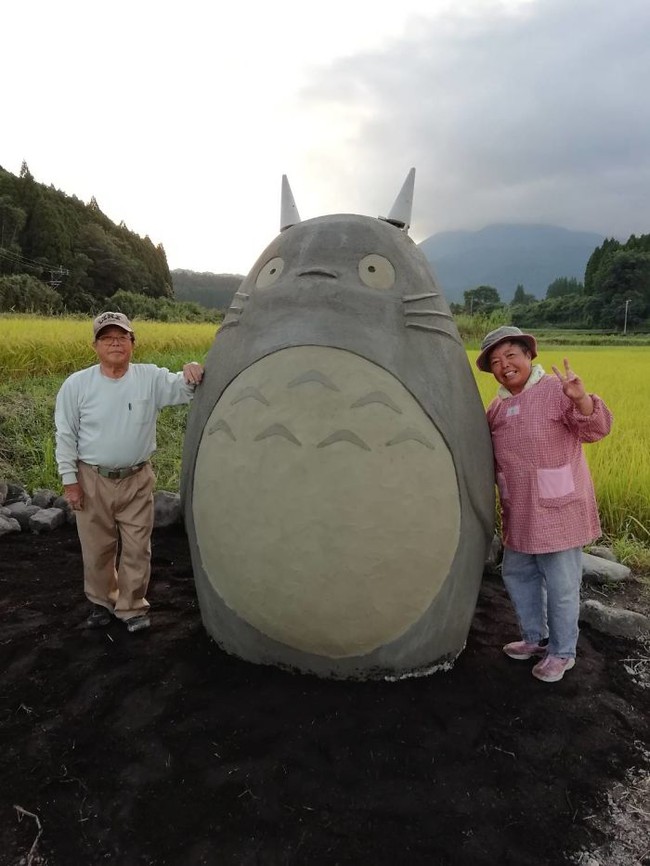 Mê phim hoạt hình Totoro, đôi vợ chồng già cặm cụi làm bến xe bus độc nhất vô nhị, khách thi nhau tìm đến chụp ảnh - Ảnh 9.