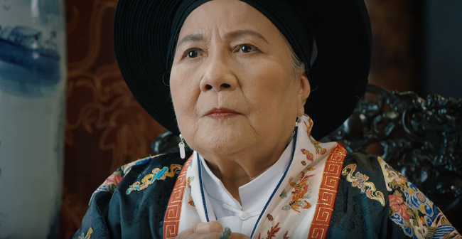 "Phượng Khấu" lên sóng tập 1: Fan ngỡ ngàng vì Hồng Đào bị lồng tiếng lệch pha, lời thoại quá kịch, âm thanh ồn ào - Ảnh 5. "Phượng Khấu" lên sóng tập 1: Fan ngỡ ngàng vì Hồng Đào bị lồng tiếng lệch pha, lời thoại quá kịch, âm thanh ồn ào - Ảnh 5.