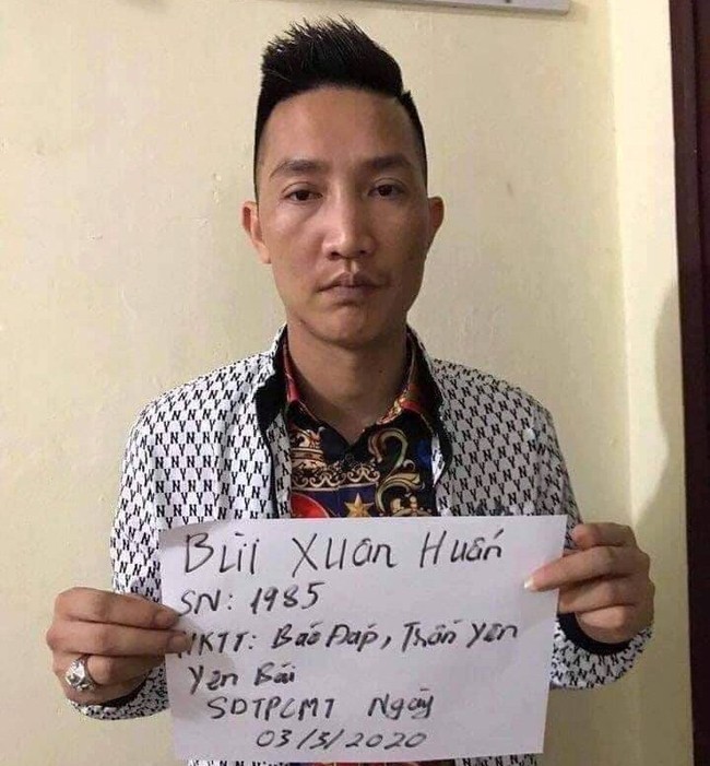 Lào Cai: Công an lập hồ sơ đưa Huấn "hoa hồng" giang hồ nổi cộm trên mạng đi cai nghiện - Ảnh 1. Lào Cai: Công an lập hồ sơ đưa Huấn "hoa hồng" giang hồ nổi cộm trên mạng đi cai nghiện - Ảnh 1.