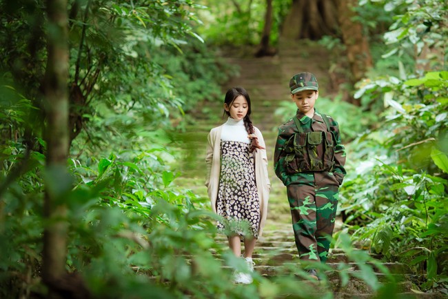 Dân mạng &quot;đổ gục&quot; vì &quot;Hạ cánh nơi anh&quot; phiên bản nhí, chuyện tình lãng mạn của Se-ri và Jung Hyuk được tái hiện đẹp nao lòng - Ảnh 1.