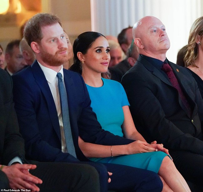 Ngoại hình long lanh là vậy nhưng Meghan Markle vẫn bị dân mạng vạch trần là &quot;diễn sâu&quot;, lấn lướt chồng trong sự kiện với những bằng chứng không thể chối cãi - Ảnh 2.