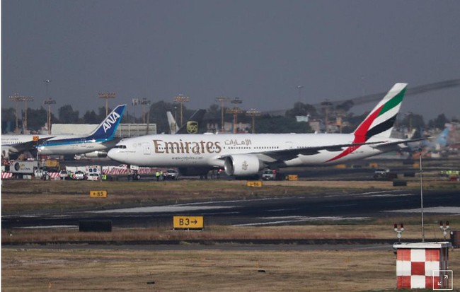 Nhân viên của hãng hàng không Emirates bị yêu cầu nghỉ không lương 1 tháng - Ảnh 1.