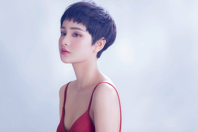 Sau nhiều bị săm soi và mỉa mai là sản phẩm của thẩm mỹ, Hiền Hồ tung loạt ảnh cũ chứng minh nhan sắc đẹp tự nhiên - Ảnh 6. Sau nhiều bị săm soi và mỉa mai là sản phẩm của thẩm mỹ, Hiền Hồ tung loạt ảnh cũ chứng minh nhan sắc đẹp tự nhiên - Ảnh 6.