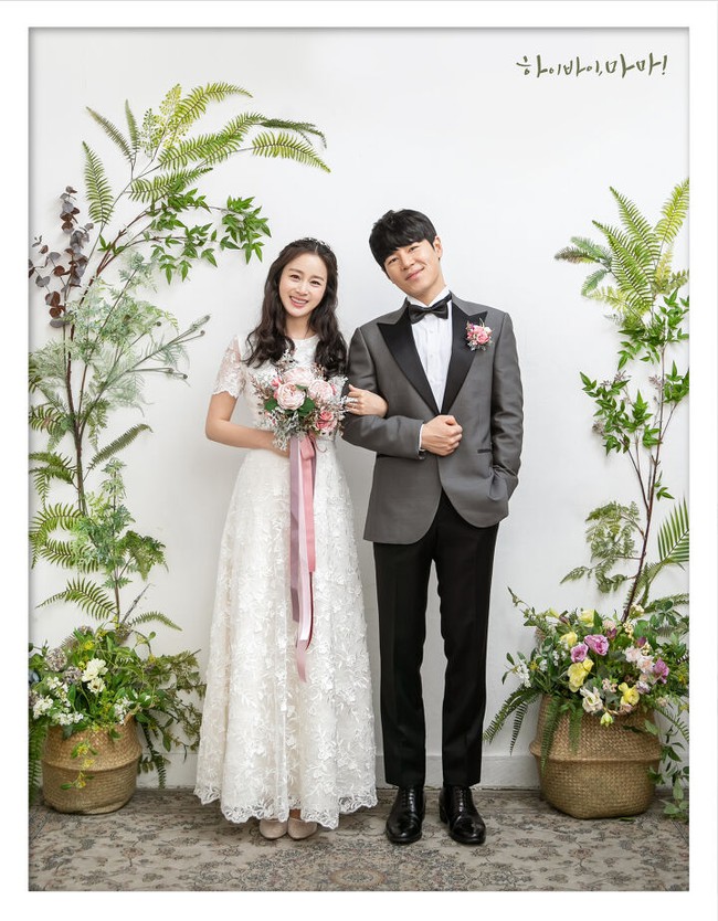 &quot;Hi Bye, Mama&quot; tung bộ ảnh cưới của Kim Tae Hee ngọt ngào bên trai trẻ, không biết Bi Rain khi xem có nổi cơn ghen với bà xã? - Ảnh 4.