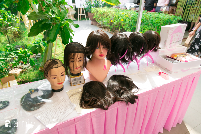 Buổi cắt tóc đặc biệt dành cho 20 chị em phụ nữ mắc bệnh ung thư vú tại Sài Gòn: &quot;Không còn mái tóc dài cũng chẳng sao, miễn chúng tôi còn sức để chiến đấu với bệnh tật&quot; - Ảnh 4.