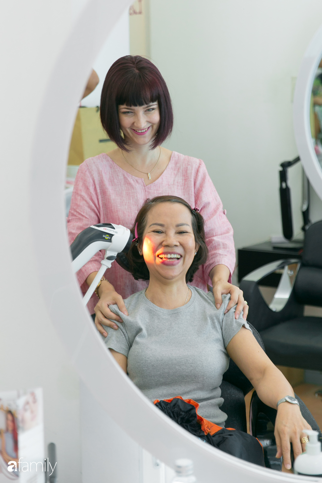 Buổi cắt tóc đặc biệt dành cho 20 chị em phụ nữ mắc bệnh ung thư vú tại Sài Gòn: &quot;Không còn mái tóc dài cũng chẳng sao, miễn chúng tôi còn sức để chiến đấu với bệnh tật&quot; - Ảnh 17.