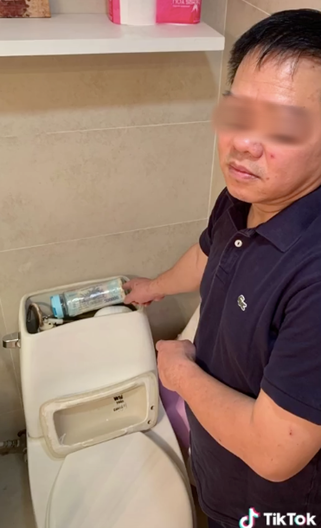 Đang nhảy nhót mua vui cho vợ cười, anh chồng tái mặt khi vô tình để lộ toàn bộ "quỹ đen" trong phút mốt - Ảnh 5. Đang nhảy nhót mua vui cho vợ cười, anh chồng tái mặt khi vô tình để lộ toàn bộ "quỹ đen" trong phút mốt - Ảnh 5.