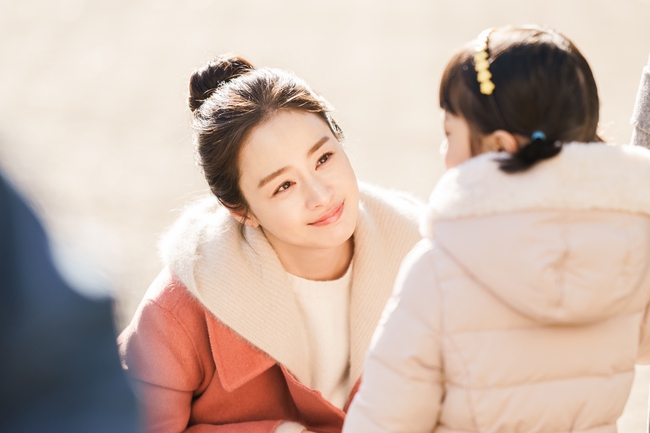 Ma nữ trong phim của Kim Tae Hee và câu chuyện có thật ngoài đời ở chốn công sở của cô gái tự vẫn vì đồng nghiệp bắt nạt đủ đường - Ảnh 1.