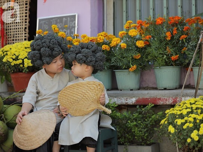 Thay mẹ trông em, bé trai 4 tuổi vào vai siêu nhân chữa vết thương cho em trai và thú cưng bằng băng vệ sinh hàng ngày của mẹ - Ảnh 13.